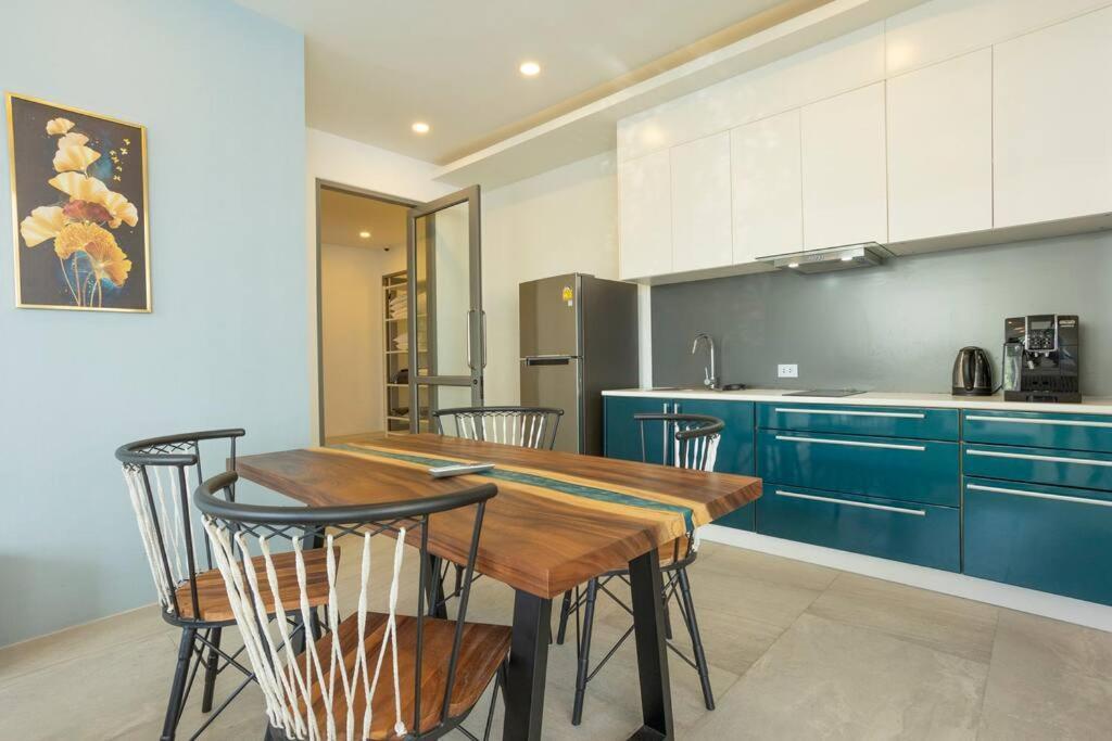 In Maid Gym Sea View Bangtao V111 Villa *